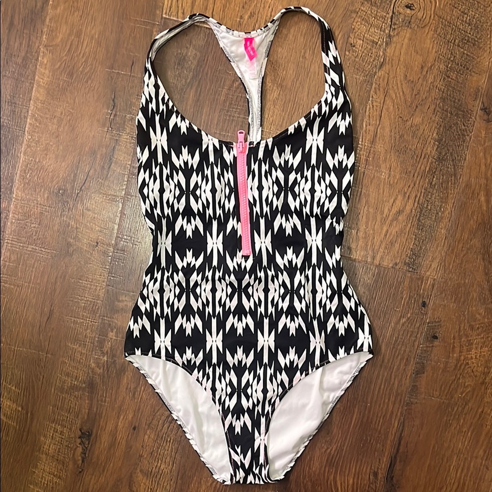 Black and White Patterned Swimsuit with Pink Zipper